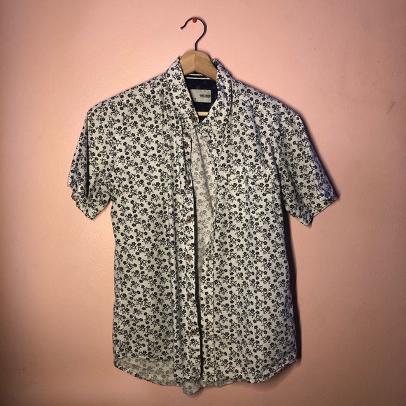 Other - Floral Pattern Button up